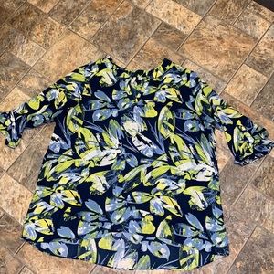 Navy floral Cato top 18/20 Wide. 3/4 roll tab sleeves. Sheer EXCELLENT CONDITION